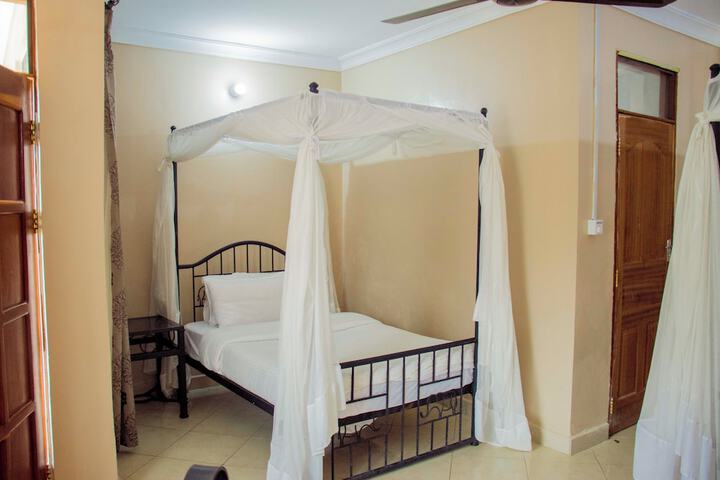 Room 20 of 53