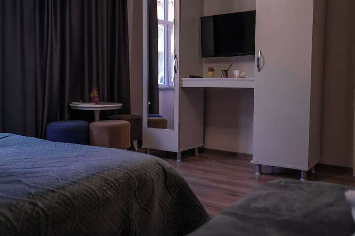 Room 10 of 43