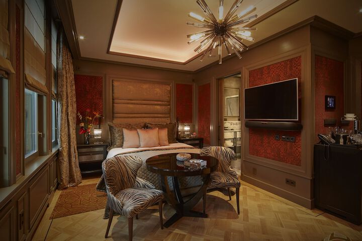 Room 2 of 87