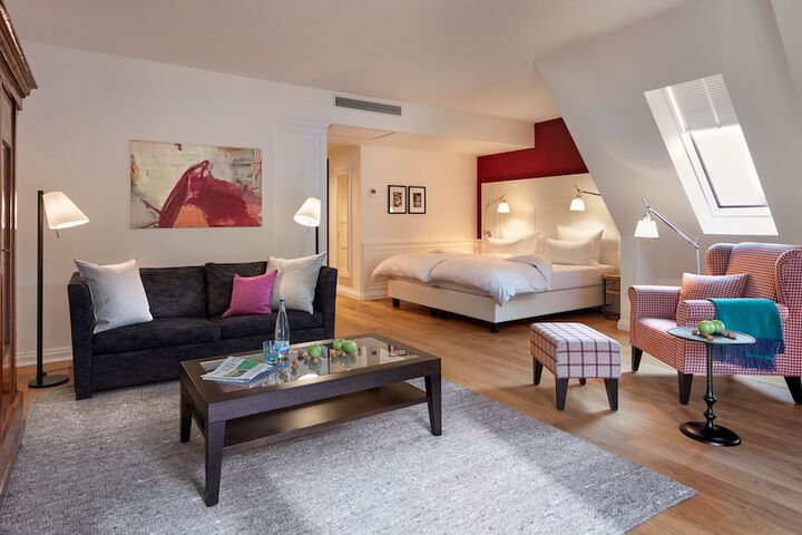 Room 12 of 89