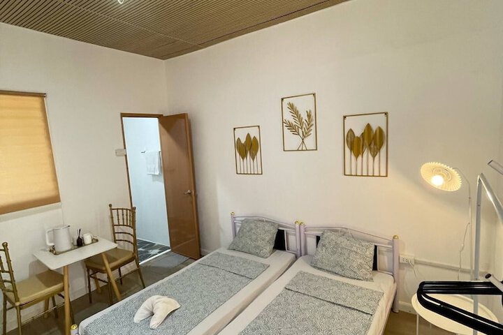 Room 5 of 84