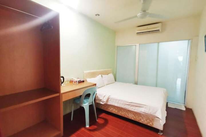 Room 13 of 19