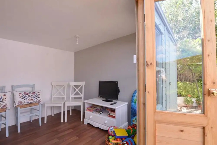 Room 2 of 13