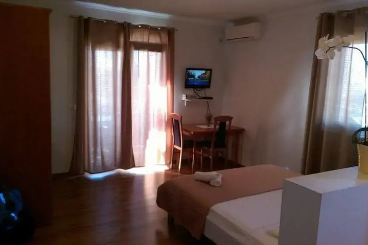 Room 3 of 9