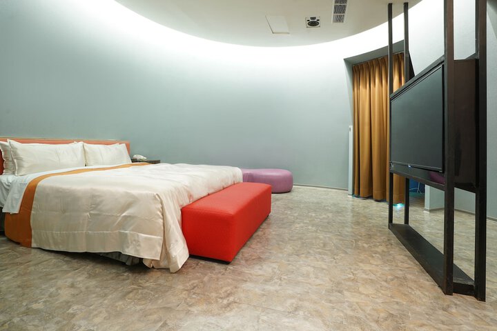 Room 11 of 29