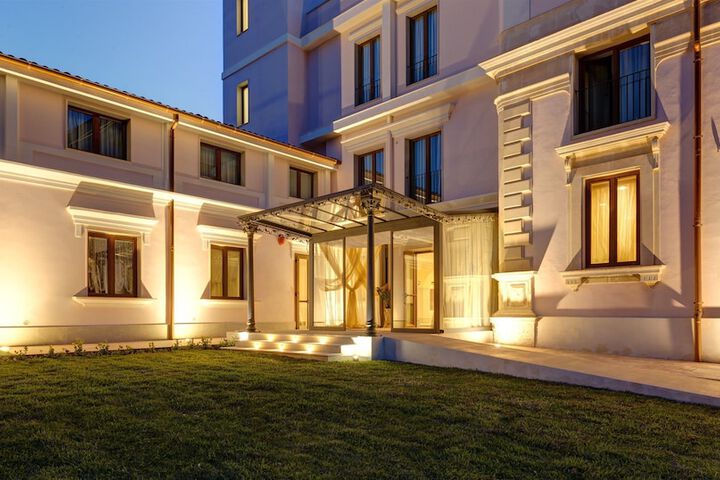 Hotel 98 of 104
