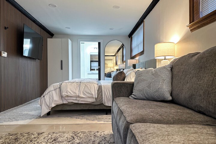 Room 4 of 84