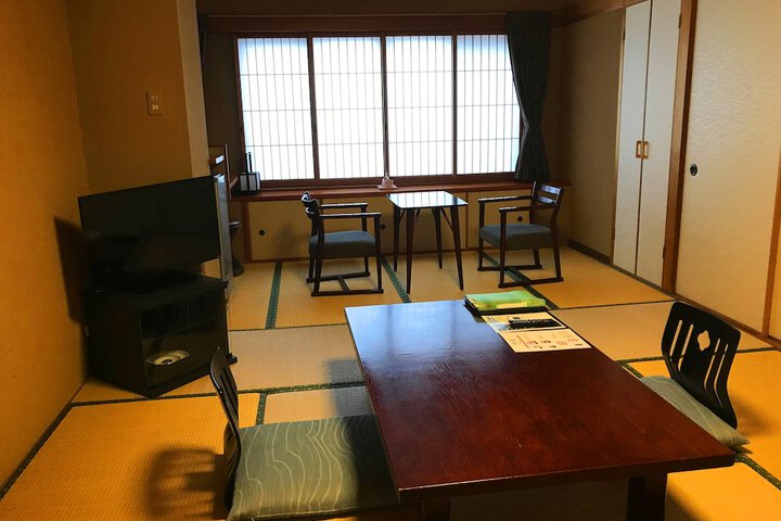 Room 14 of 80