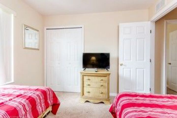 Room 10 of 27