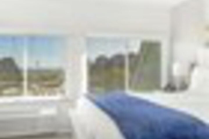 Room 77 of 984