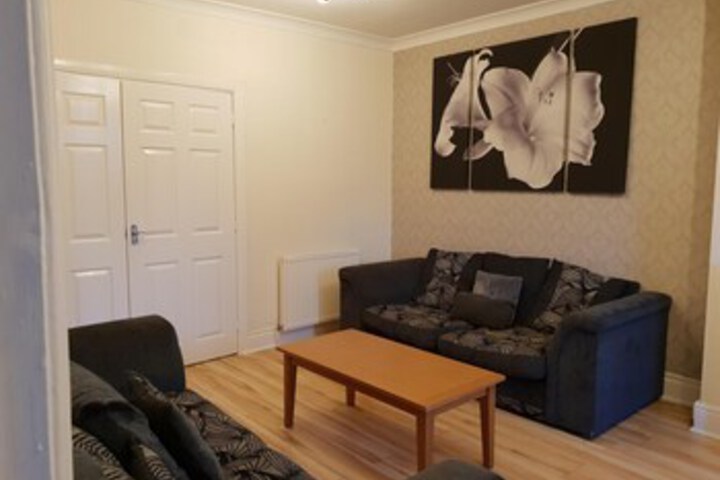 Lounge 18 of 61