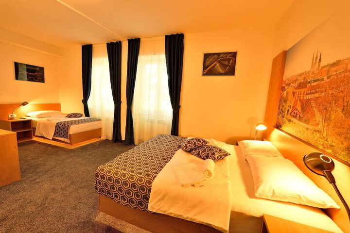 Room 7 of 39