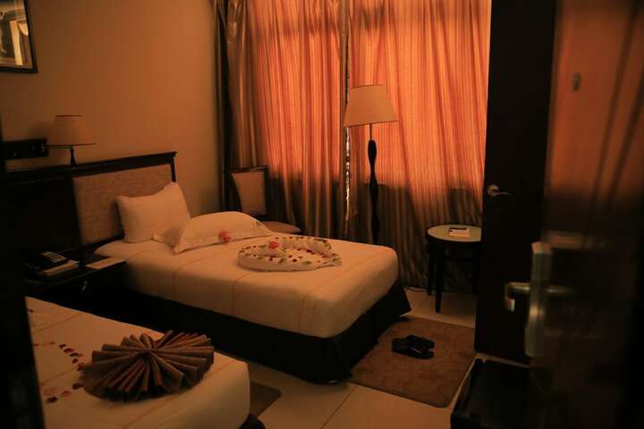 Room 28 of 35