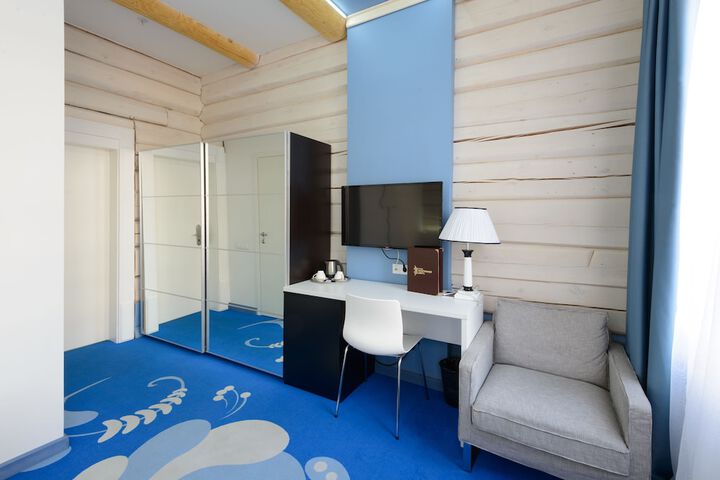 Room 6 of 49