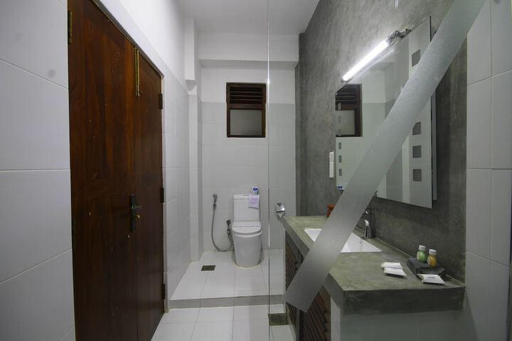 Room 46 of 76