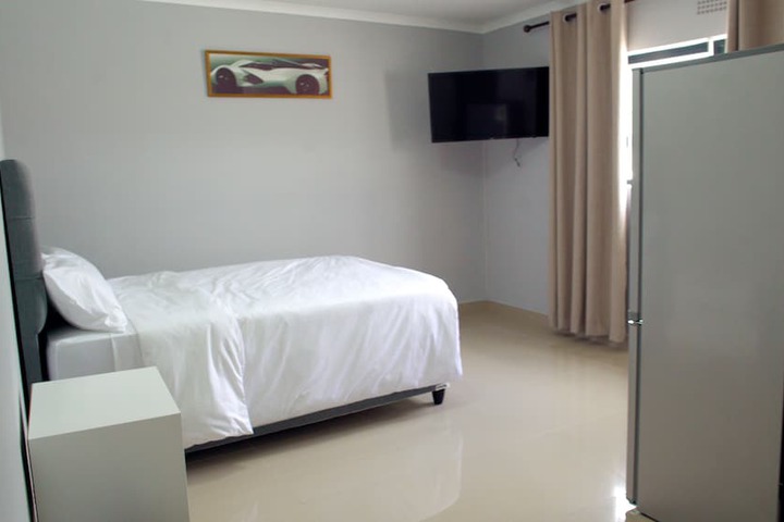 Room 12 of 27