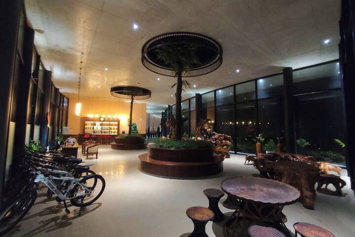 Hotel Interior 4 of 190