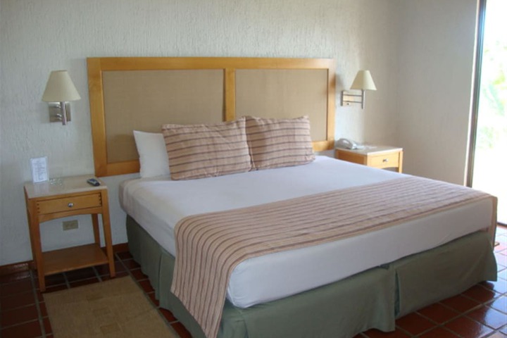Room 4 of 35