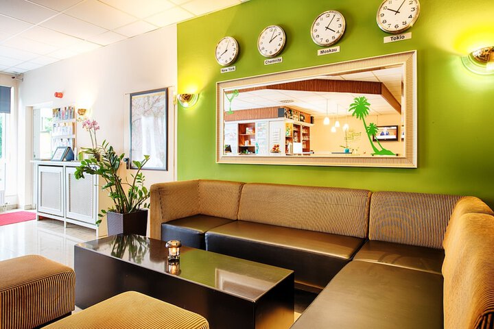 Entrance & Lobby