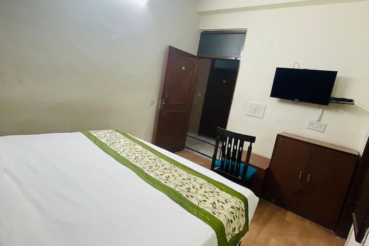 Room 10 of 19