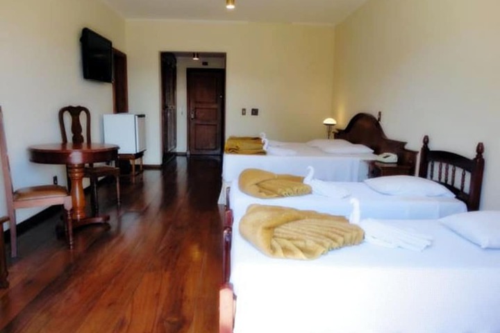 Room 4 of 17