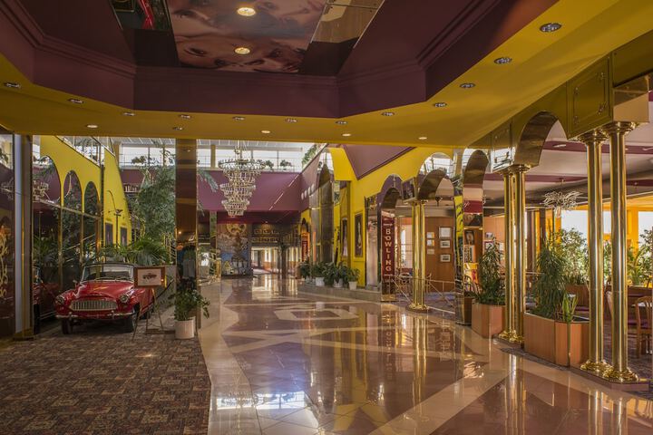 Entrance & Lobby