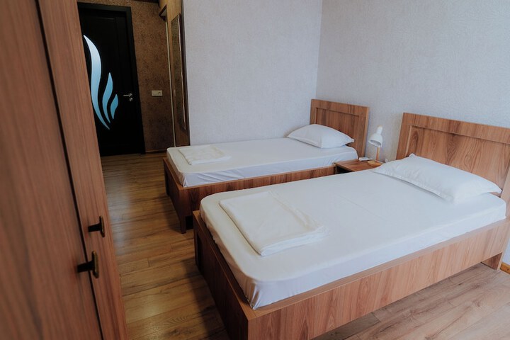 Room 2 of 28