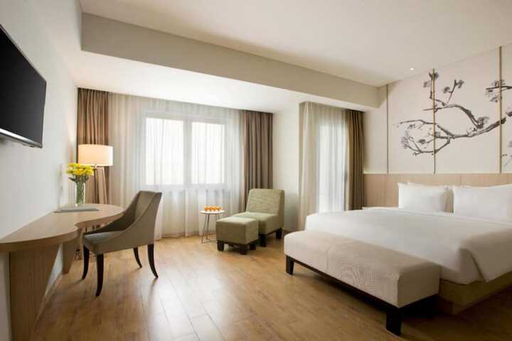 Room 8 of 42