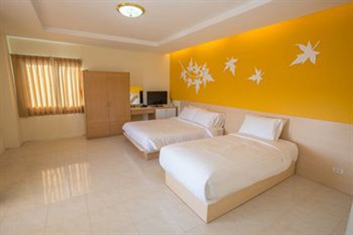 Room 8 of 34