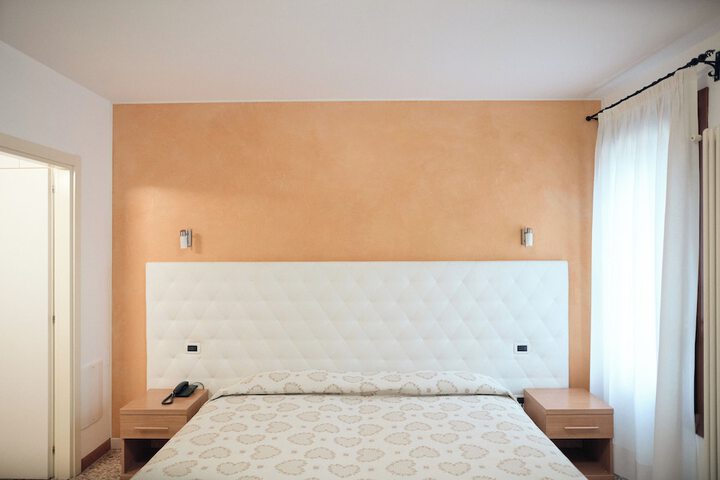 Room 7 of 33