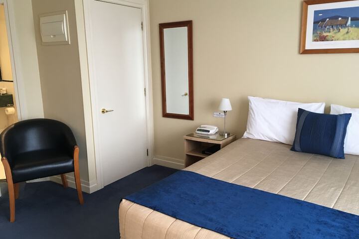 Room 5 of 66