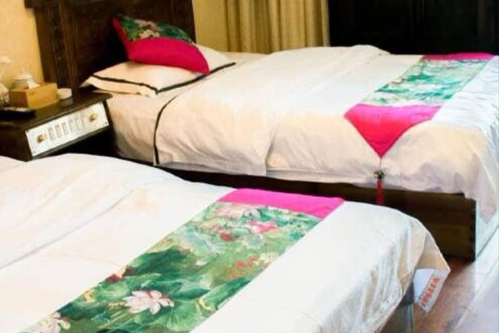 Room 4 of 9