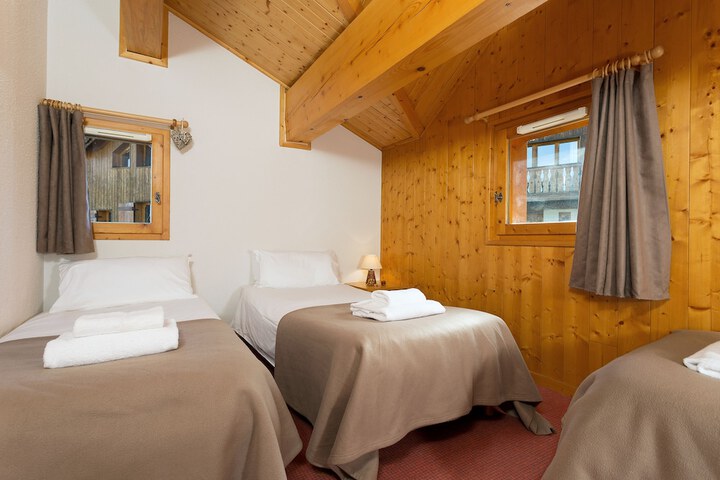 Room 2 of 16