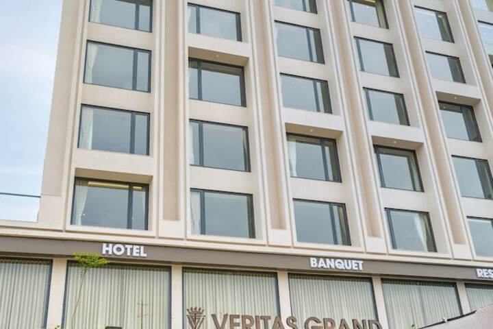 Hotel Veritas Grand