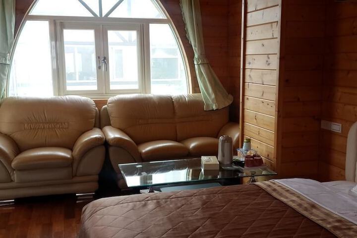 Room 8 of 32