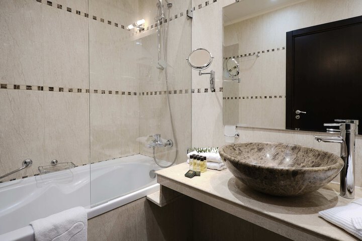 Room 44 of 157