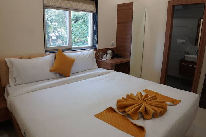 Room 5 of 14