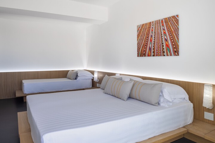 Room 6 of 33