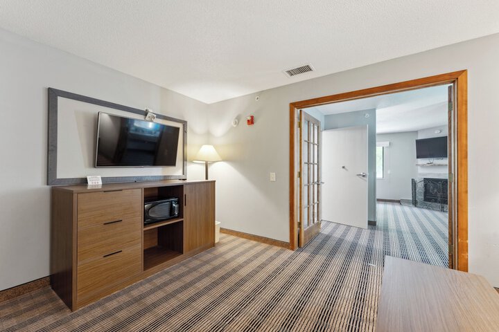 1 King Bed Mobility Accessible (3 of 34)