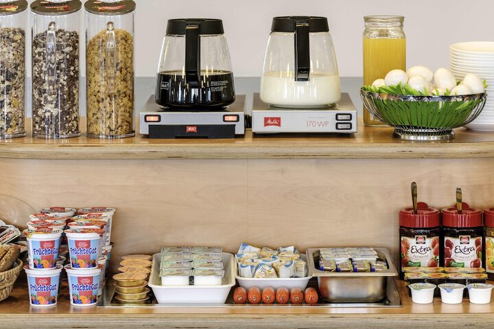 Breakfast/Coffee Service 26 of 37