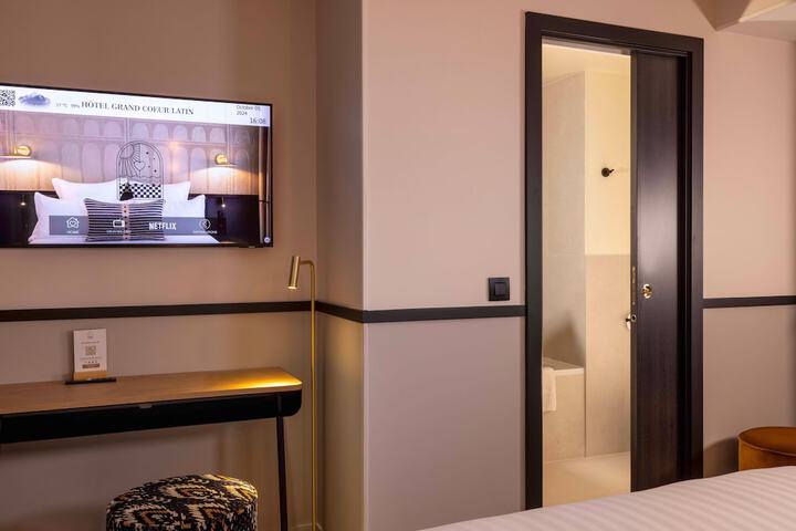 Room 35 of 103