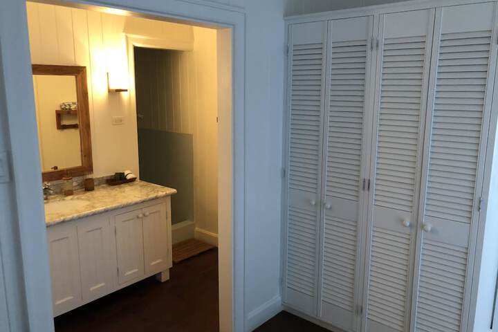 Room 32 of 60