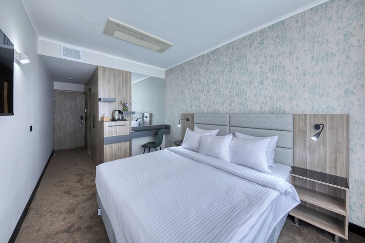 Room 10 of 43