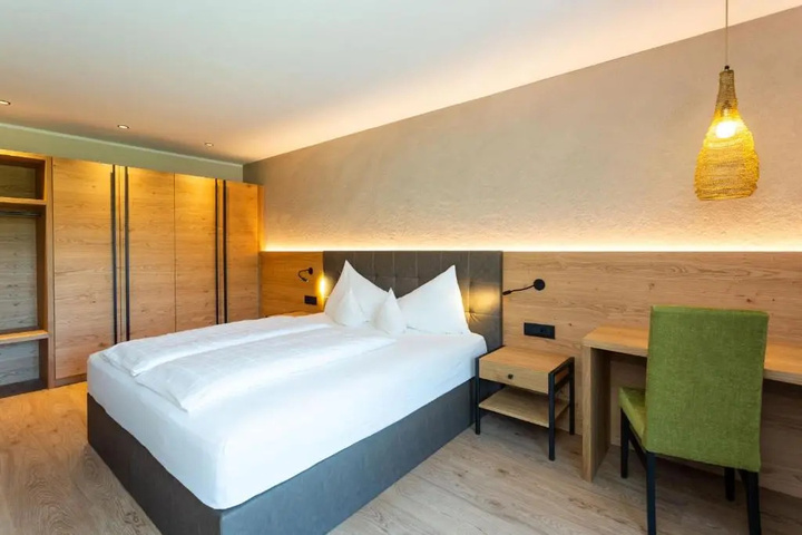 Room 2 of 16