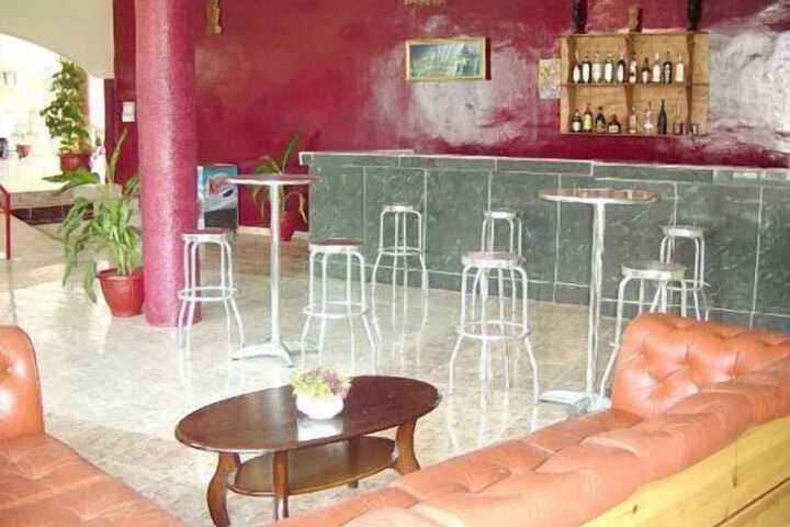Lounge 14 of 21