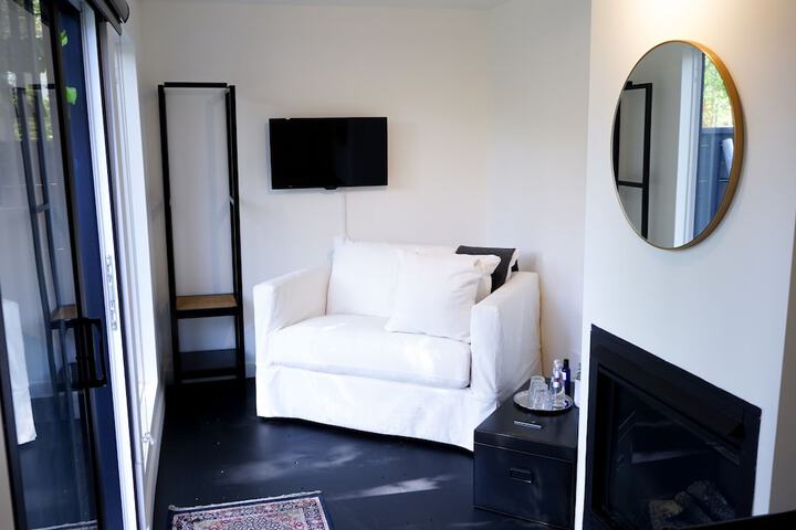 Room 12 of 117