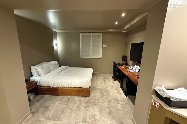 Room 19 of 26