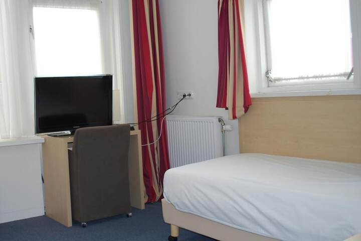 Room 12 of 29