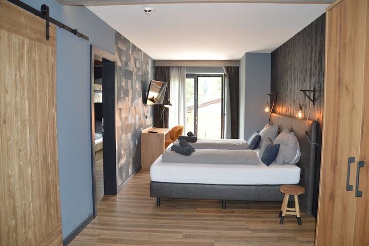 Room 7 of 32