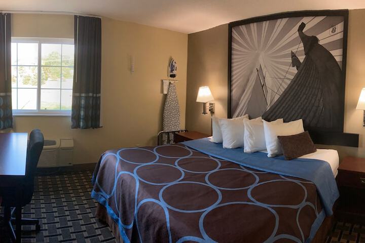 1 King Bed (6 of 13)